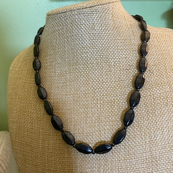 Black bead necklace - Picture 3 of 4